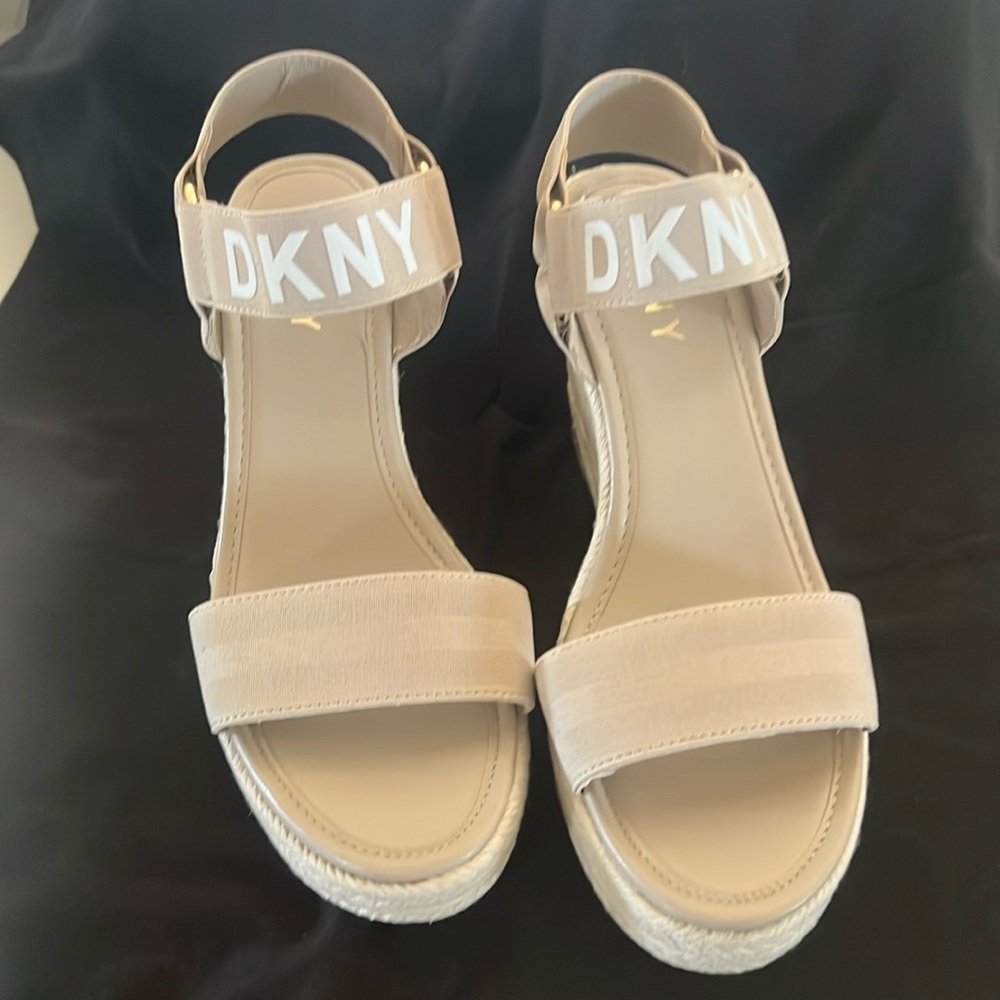 NWT DKNY WEDGES …… - Picture 2 of 10